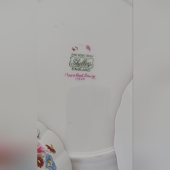 Shelley England Rose and Red Daisy Fine Bone China Cup, Saucer, Cake Plate - Picture 6 of 14